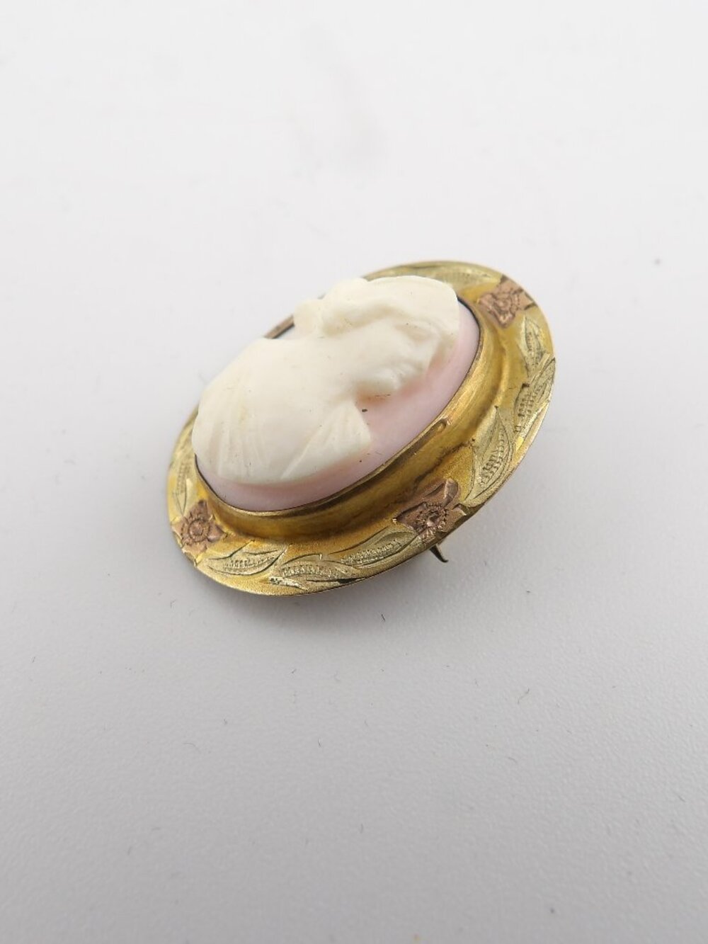 Vintage Natural Shell Carved CAMEO Brooch/Pin - Picture 2 of 5